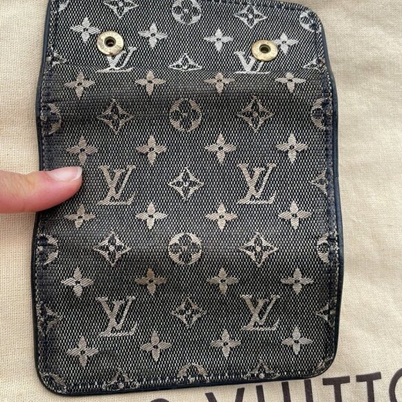 Louis Vuitton Mini Lin Multicle 4-Key Holder - Picture 5 of 13
